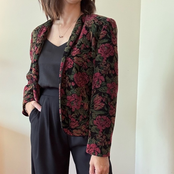 Bryn Connelly Jackets & Blazers - vintage BRYNN CONNELLY floral blazer - size 10